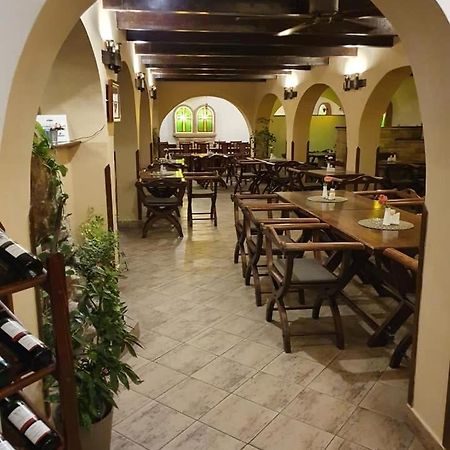 Excalibur Penzion A Restaurace Moravská Třebová Exteriör bild