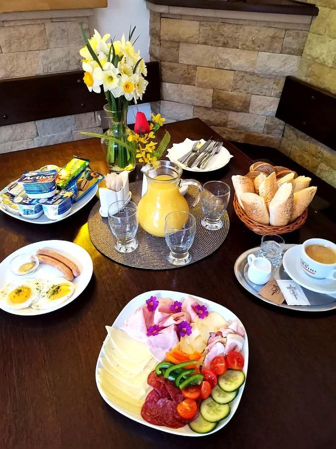 Excalibur Penzion A Restaurace Moravská Třebová Exteriör bild