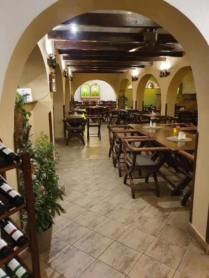Excalibur Penzion A Restaurace Moravská Třebová Exteriör bild