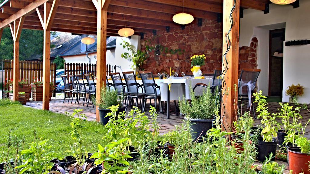 Excalibur Penzion A Restaurace Moravská Třebová Exteriör bild
