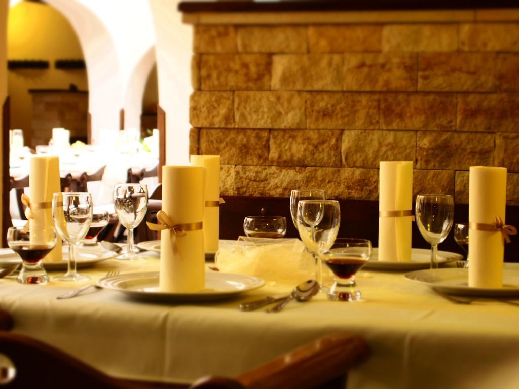 Excalibur Penzion A Restaurace Moravská Třebová Exteriör bild