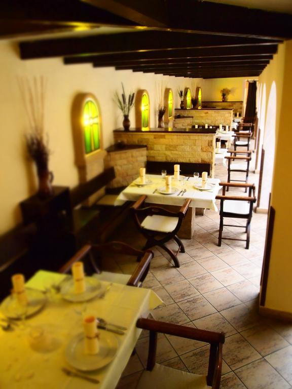 Excalibur Penzion A Restaurace Moravská Třebová Exteriör bild