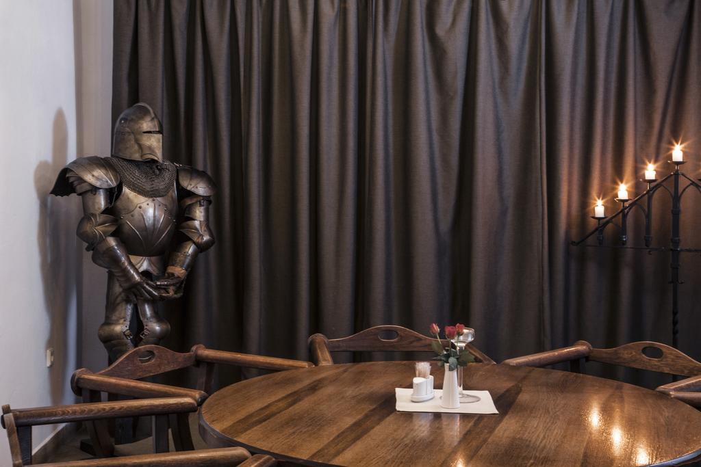 Excalibur Penzion A Restaurace Moravská Třebová Exteriör bild