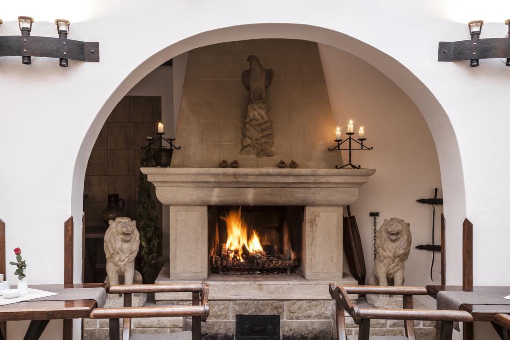 Excalibur Penzion A Restaurace Moravská Třebová Exteriör bild