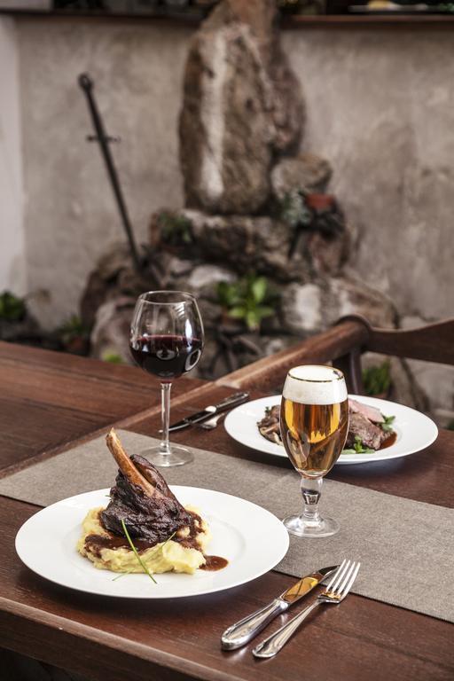 Excalibur Penzion A Restaurace Moravská Třebová Exteriör bild