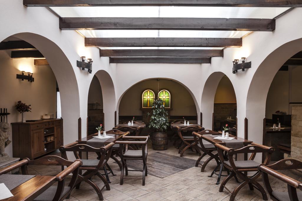 Excalibur Penzion A Restaurace Moravská Třebová Exteriör bild