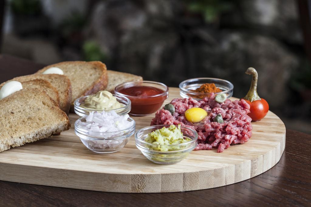 Excalibur Penzion A Restaurace Moravská Třebová Exteriör bild