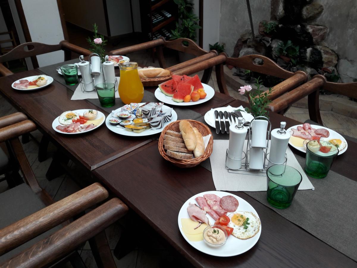 Excalibur Penzion A Restaurace Moravská Třebová Exteriör bild